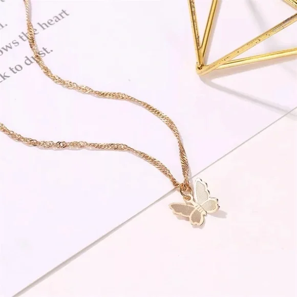 3/$30 🦋 Butterfly Pendant Necklace - Picture 4 of 7